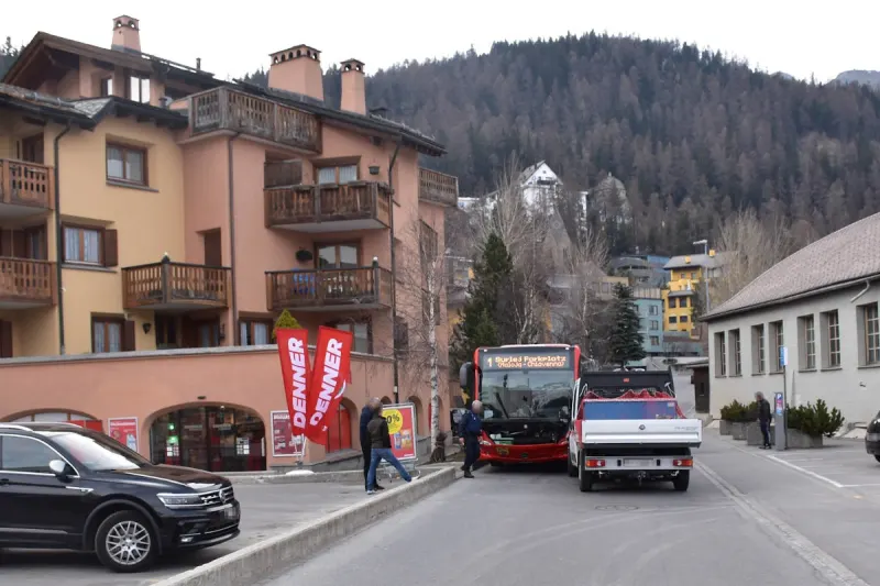 St. Moritz GR – Buspassagierin bei Kollision verletzt