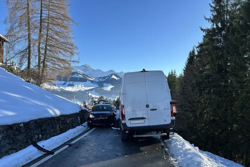 Urnäsch AR – Unfall auf enger Bergstrasse