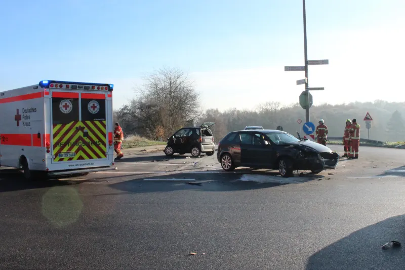 Velbert – Hoher Sachschaden nach Unfall im Kreuzungsbereich