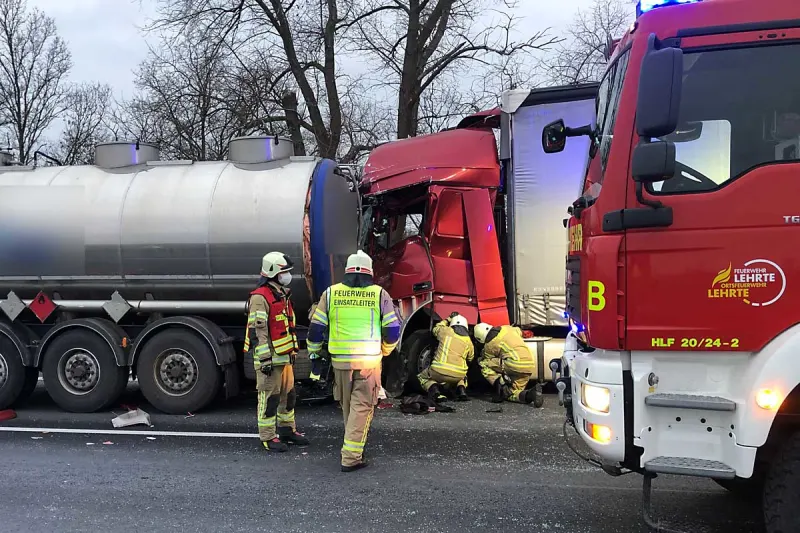 Lehrte – Schwerer Verkehrsunfall mit 4 LKW's