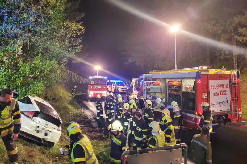 Schwerer Unfall in Sittersdorf - Lenker prallte frontal gegen Baum