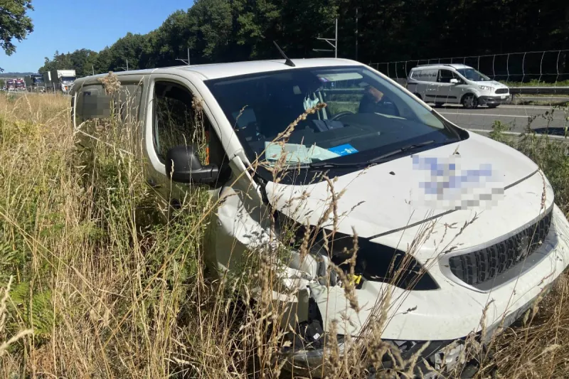 Oberentfelden & Lenzburg AG - Zwei Lenker nicken während der Fahrt ein und verunfallen