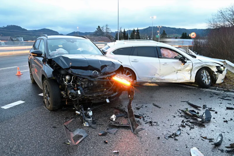Reiden LU – Zwei Verletzte nach Unfall beim Autobahnanschluss