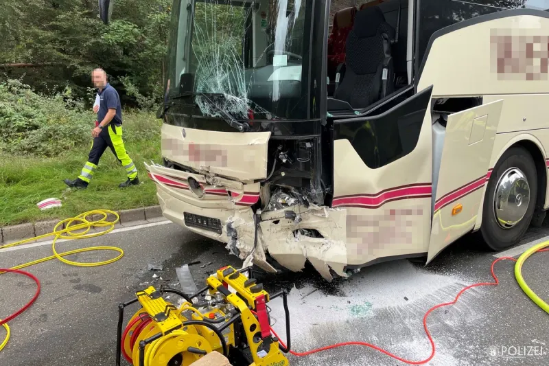 Tödlicher Unfall in Stelzenberg RP - Kollision mit einem Reisebus