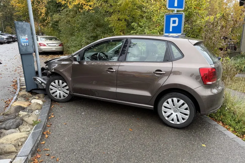 Stadt Schaffhausen – Mit Auto in Parkuhr von Spitalparkplatz gefahren