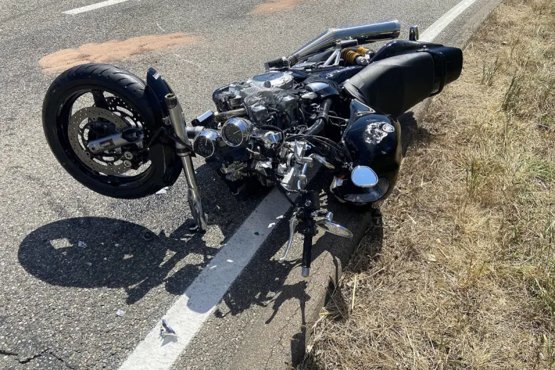 Hölstein BL – Kollision zwischen Motorrad und Personenwagen