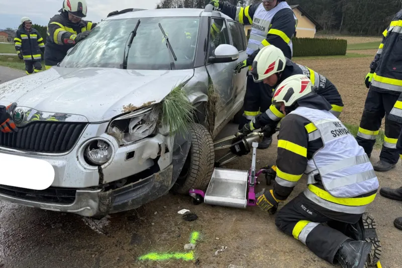 Mitterlabill – Pkw überschlägt sich nach Unfall mit Lieferwagen