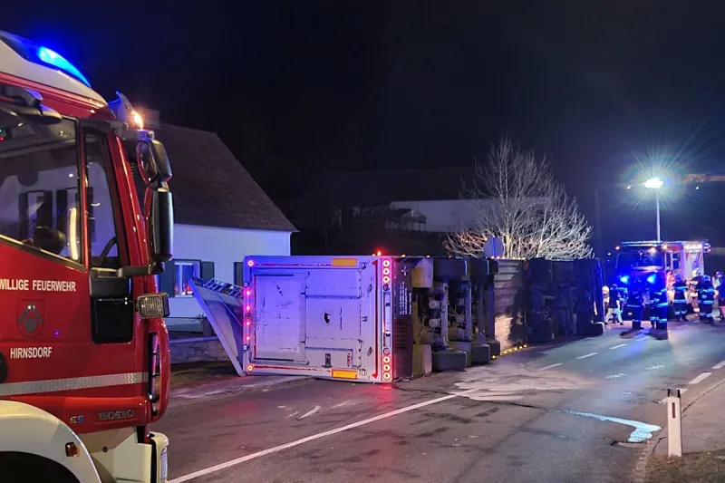 Hirnsdorf – Tiertransporter kippte um – mehrere Tiere verendet