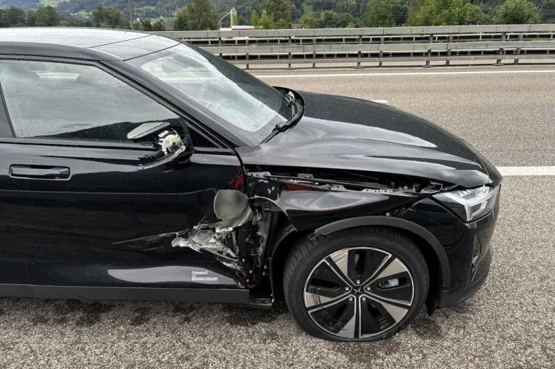 Unfall auf der A3 Niederurnen GL – Autolenker kollidiert mit Anhänger