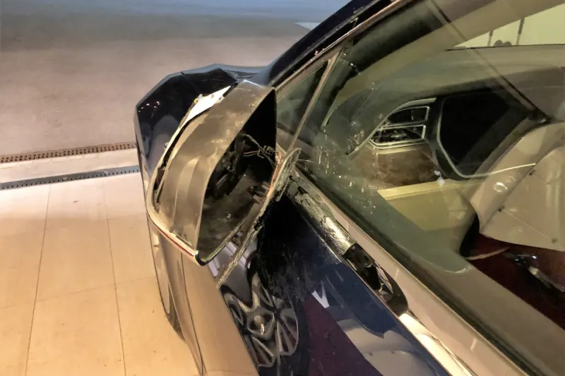 Netstal GL - Nach Unfall weitergefahren