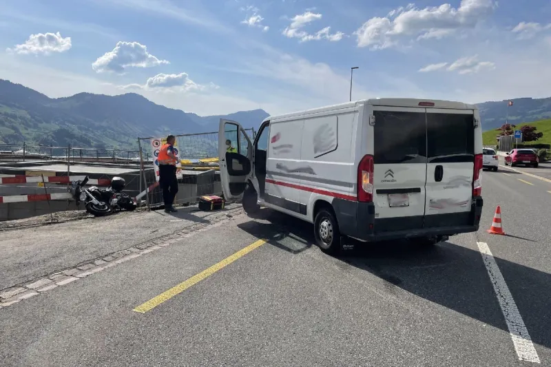 Seewen SZ - Motorradfahrer bei Kollision erheblich verletzt