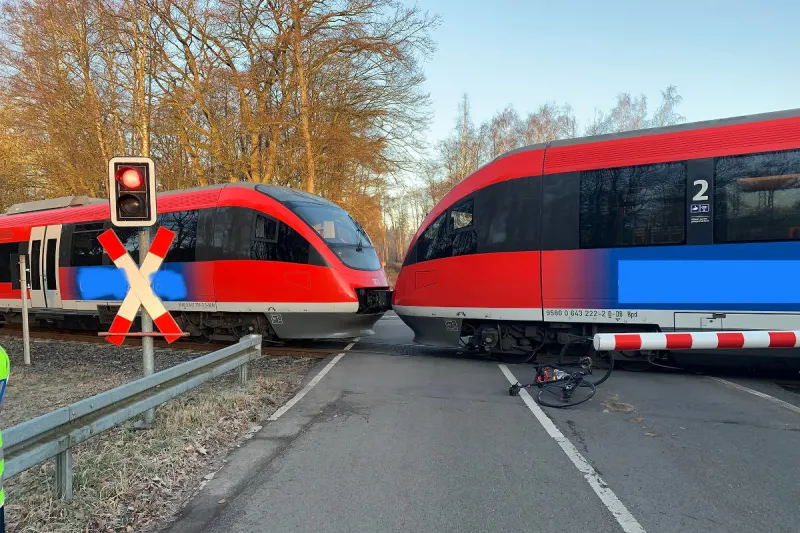 Stolberg –  Zusammenstoß mit der Euregiobahn – Radfahrer lebensgefährlich verletzt