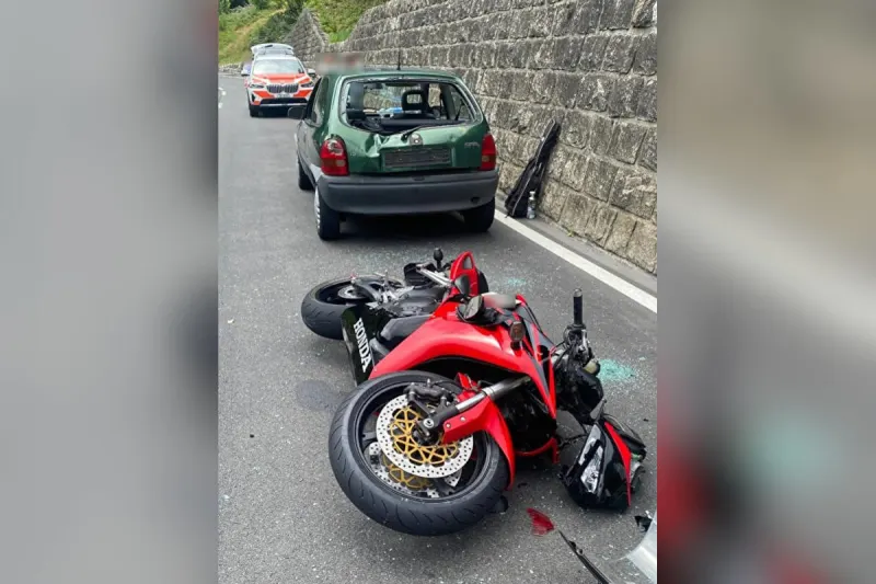 Gurtnellen UR – Kollision zwischen Personenwagen und Motorrad