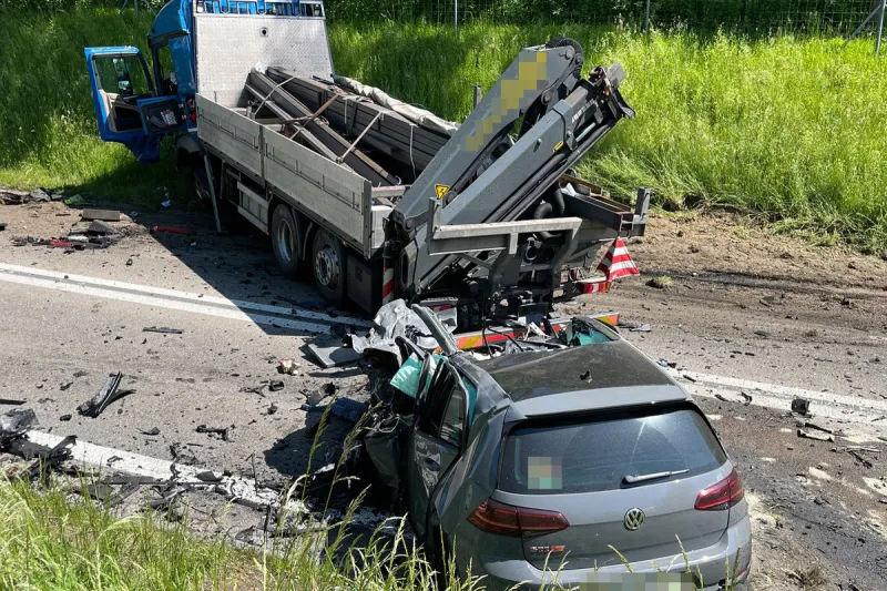 Roggwil TG – Autofahrer verstirbt nach Kollision mit Lastwagen noch am Unfallort