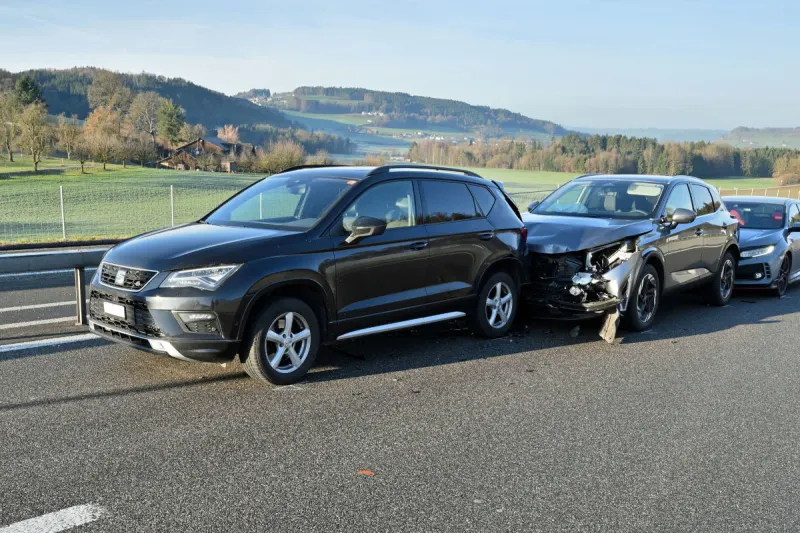 A2 Knutwil LU – Unfall mit drei beteiligten Autos