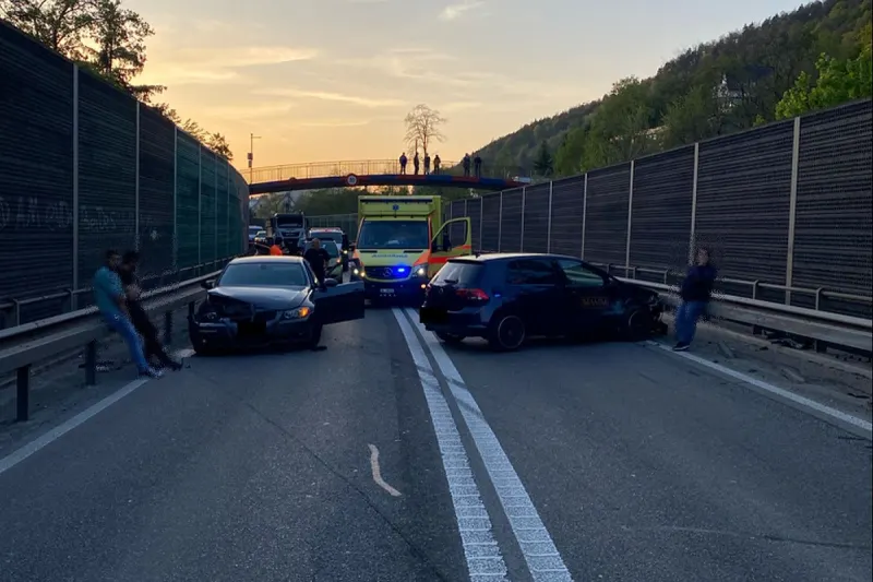 Liestal BL - Hoher Sachschaden nach heftiger Kollision auf der A22