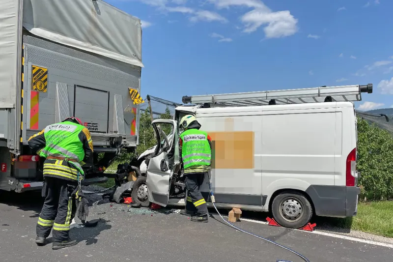 Mammern TG – Kollision zwischen Lieferwagen und Lastwagen