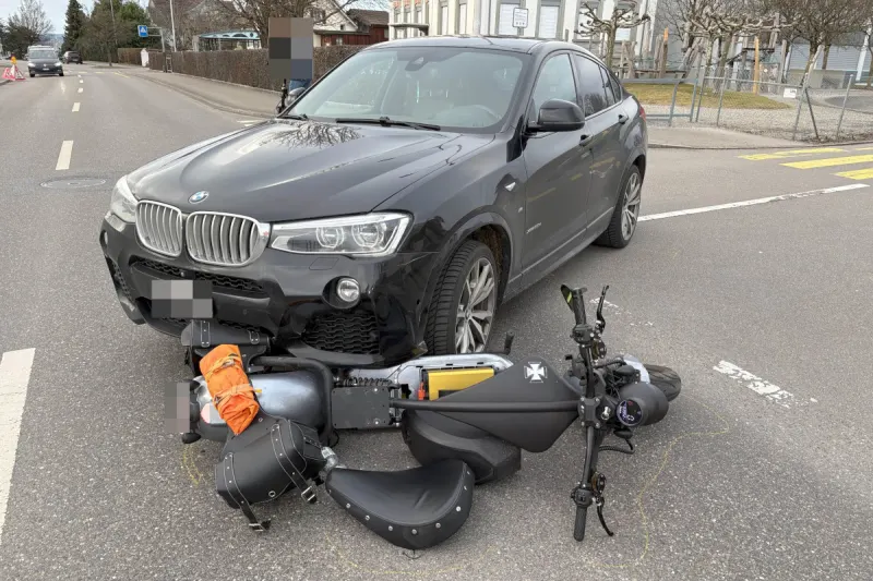 Staad SG – Alkoholisierter E-Roller bei Unfall mit Auto verletzt