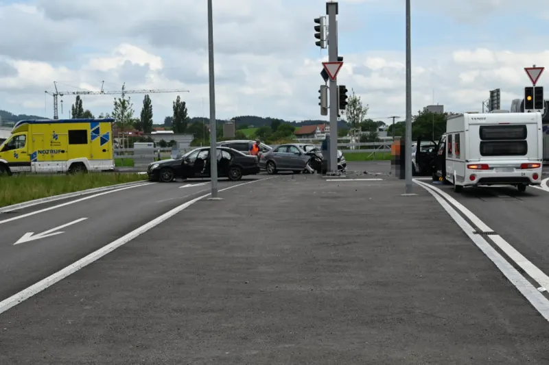  Gossau SG - Zusammenprall zwischen zwei Mercedes