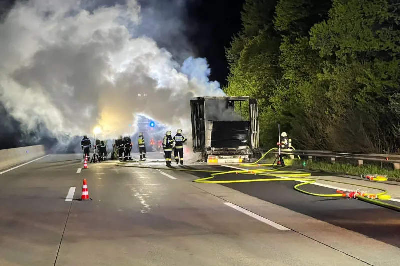A2 Lieboch – Lkw in Flammen aufgegangen