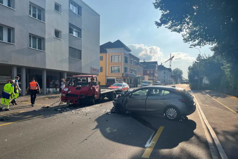 Flawil SG – Heftige Kollision zwischen Auto und Lieferwagen