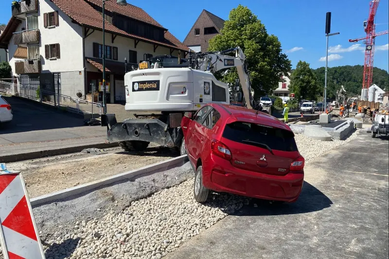 Niederdorf BL - Mit Baggerfahrzeug kollidiert