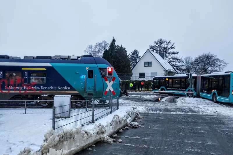 Ottendorf – Schulbus bleibt auf Bahnübergang stecken
