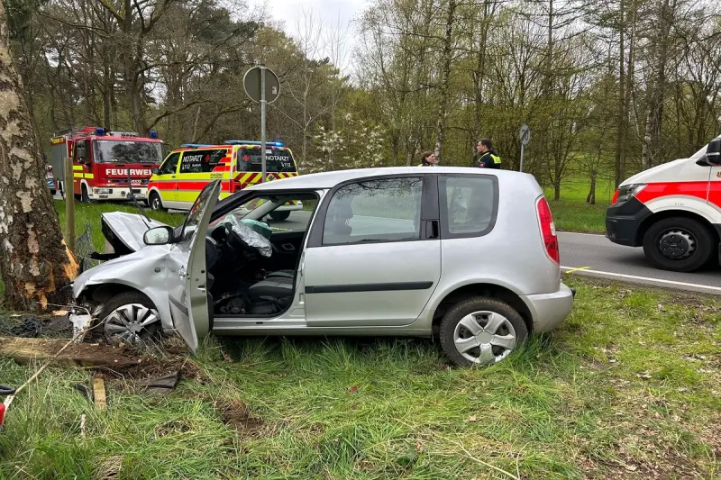 Buxtehude - 85-jähriger Autofahrer erleidet schwere Verletzungen bei Unfall 