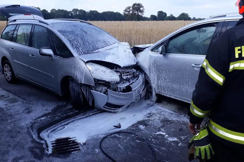 Pucking – Pkw nach Kollision in Brand geraten