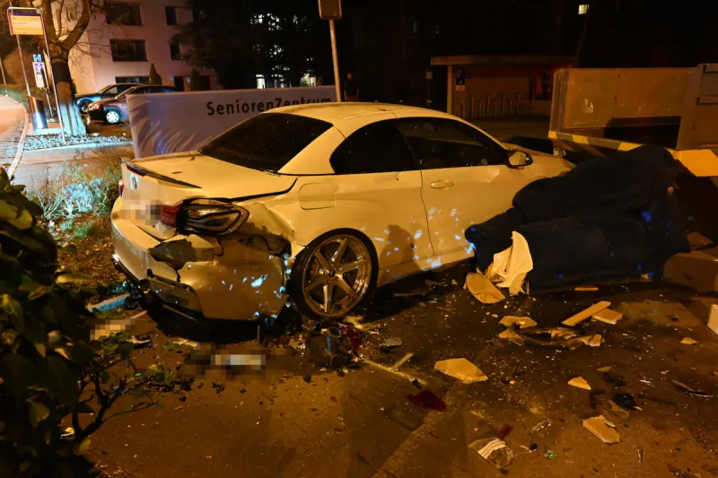 Niederuzwil SG – Erst durch die Hecke und dann in Auto gekracht