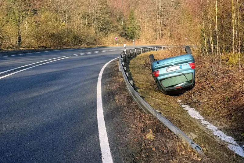 Braunlage – Autofahrer überschlägt sich bei Glätte
