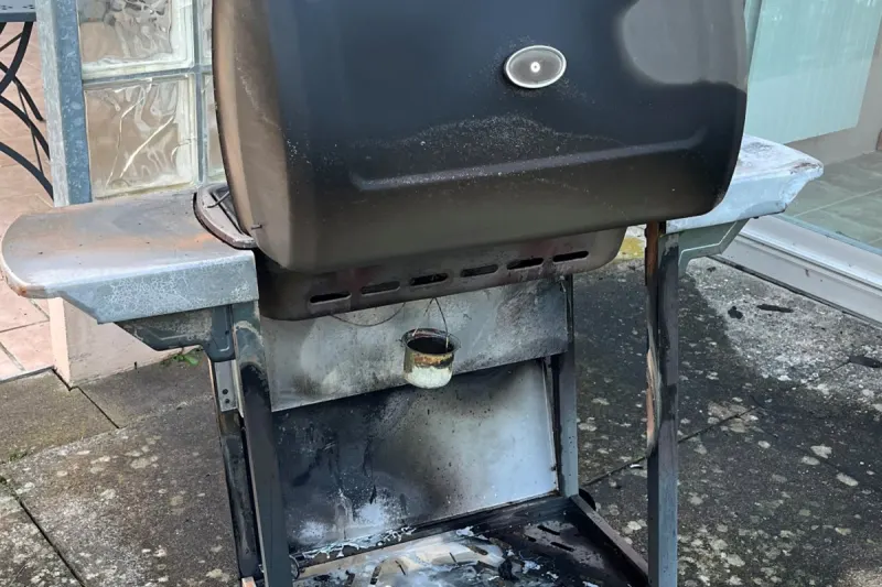 Hüttwilen TG - Feuerwehr kann brennenden Grill löschen