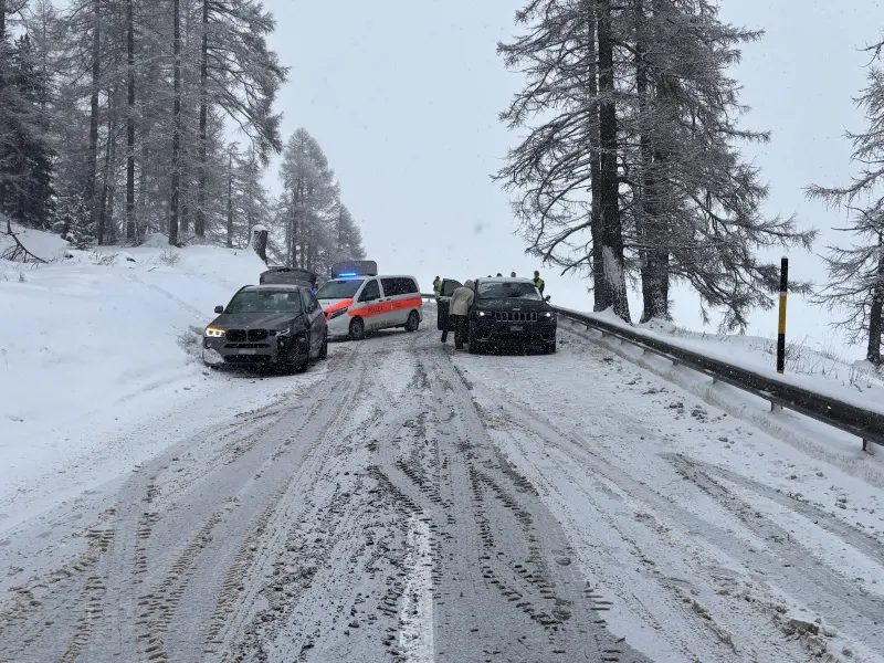 Sils im Engadin GR – Unfall auf winterlicher Fahrbahn
