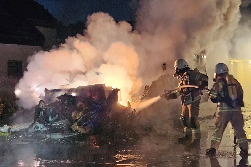 Reisemobil in Vollbrand in Goch NW – Feuerwehr verhindert Übergreifen auf Häuser