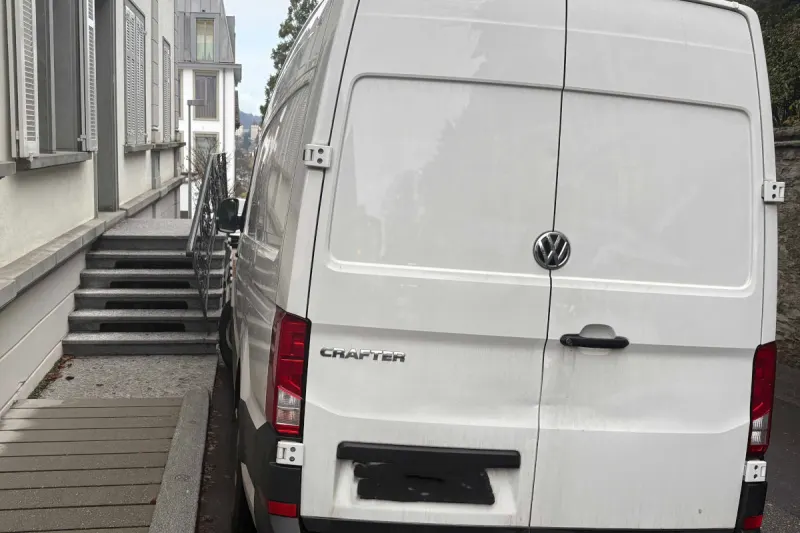 Stadt Luzern – Ungesicherter Lieferwagen rollt talwärts