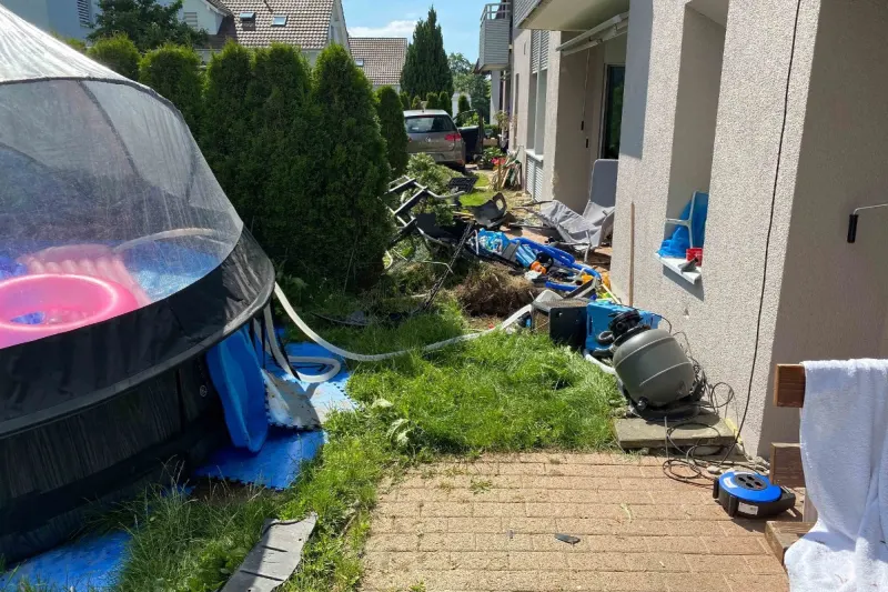 Verkehrsunfall in Baar ZG - Ab durch die Hecke