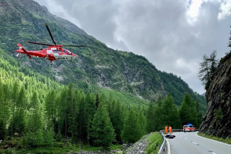 Susch GR - Motorradfahrer bei Sturz auf dem Flüelapass verletzt