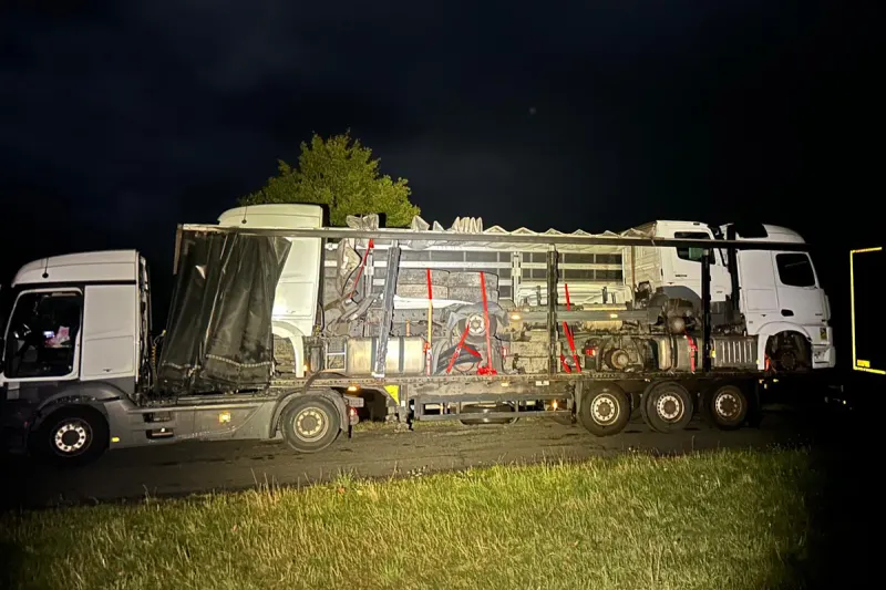 Herborn HE – Sattelzug mit drei geladenen Lkw gestoppt