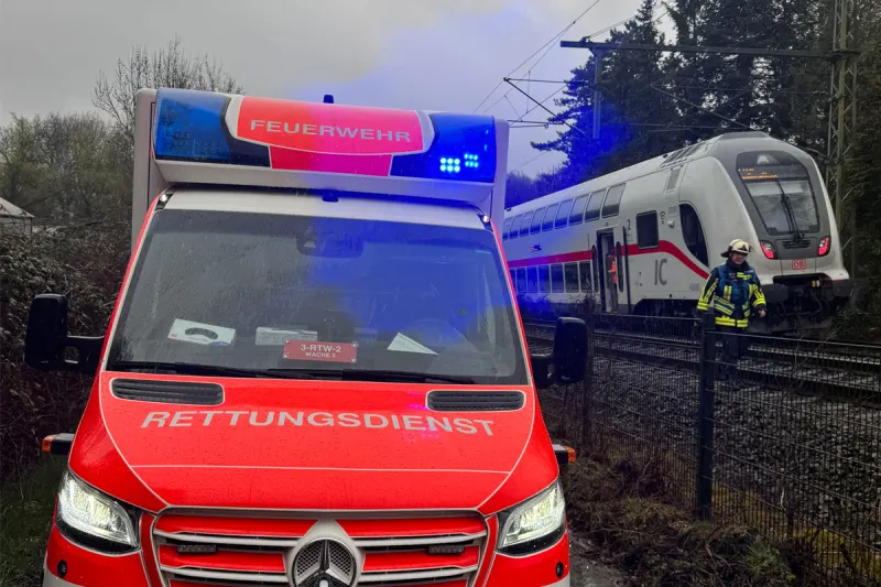 Bochum – Zug kollidiert mit Baum