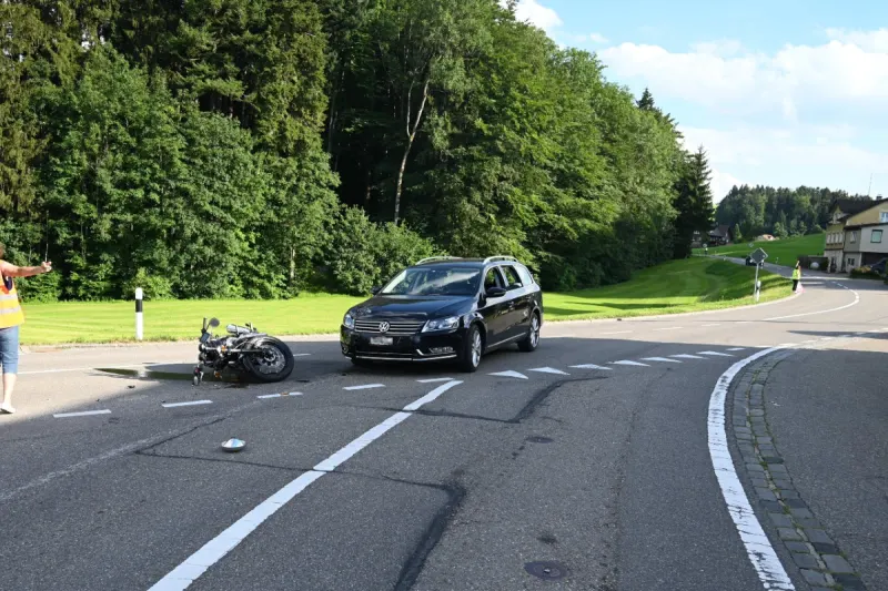 Degersheim SG - Zusammenprall zwischen Motorrad und Auto