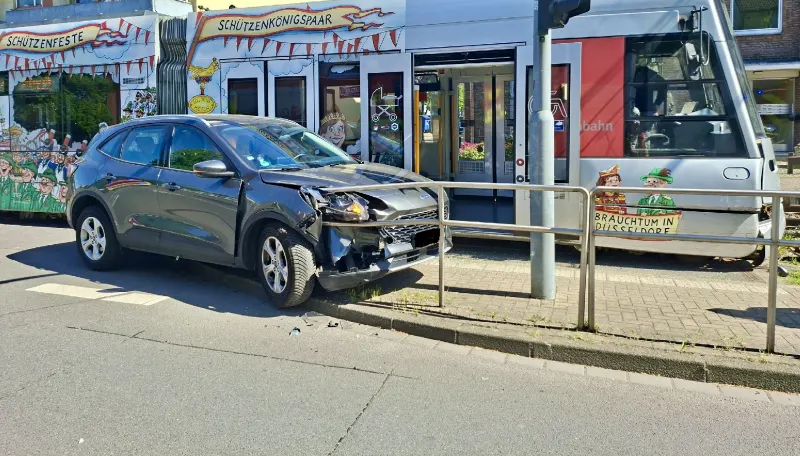 Ratingen – Unfall zwischen Straßenbahn und PKW