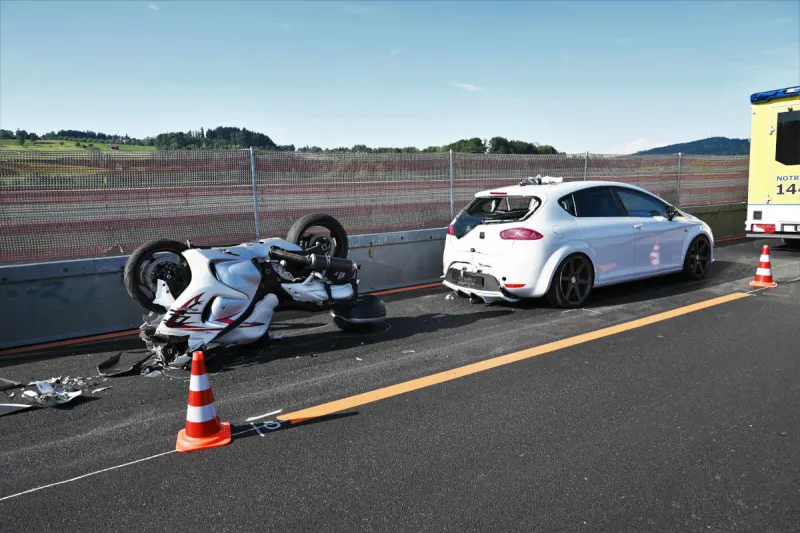 A1 St. Gallen – Auffahrunfall auf Autobahn zwischen Auto und Motorrad