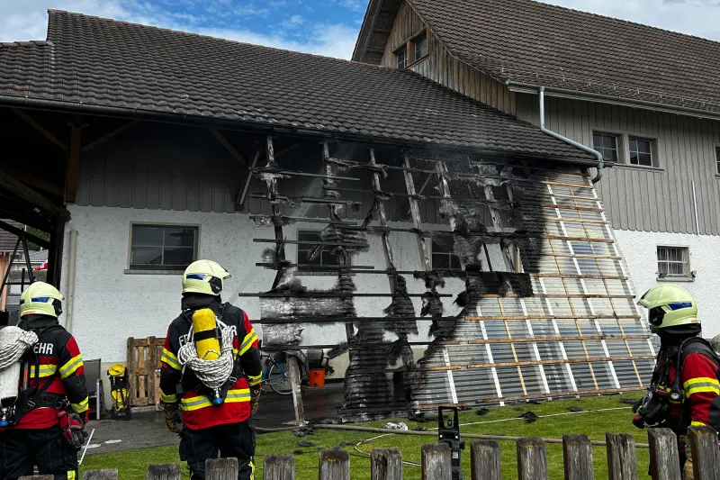 Riedt bei Erlen TG – Gasbrenner verursacht Brand an Holzuntersicht