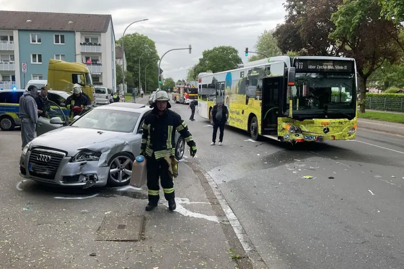 Dortmund – Unfall zwischen Pkw und Linienbus
