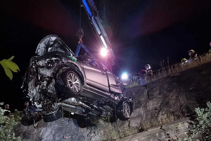 Schwerer Unfall in Leoben - Junger Mann landete mit PKW im Bach
