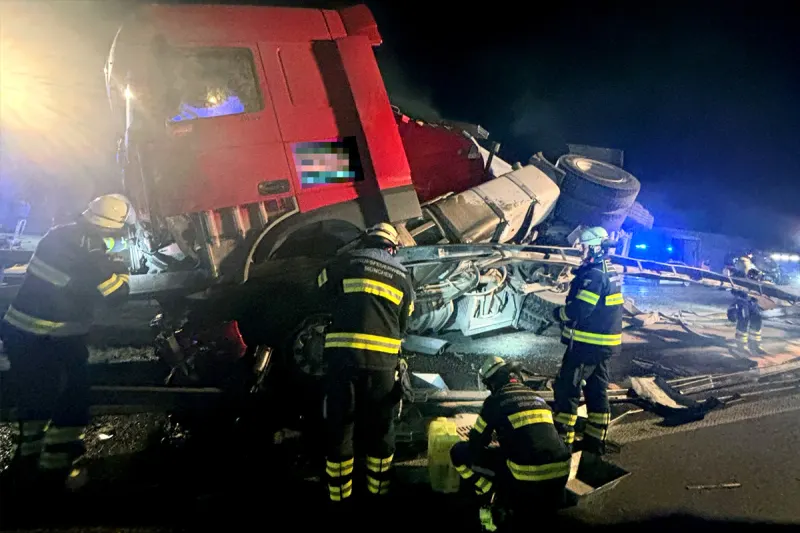A99 München – Lkw durchbricht Mittelleitplanke auf Autobahn