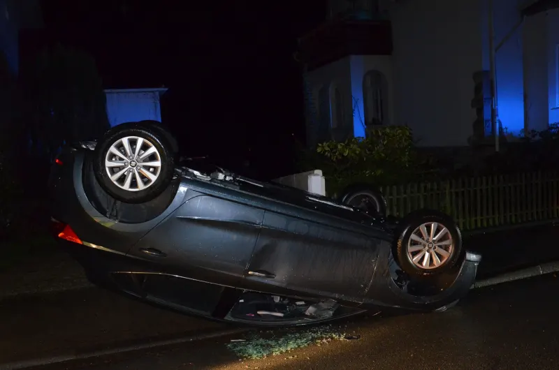 Herford – Seat überschlägt sich – 71-jährige Fahrerin verletzt