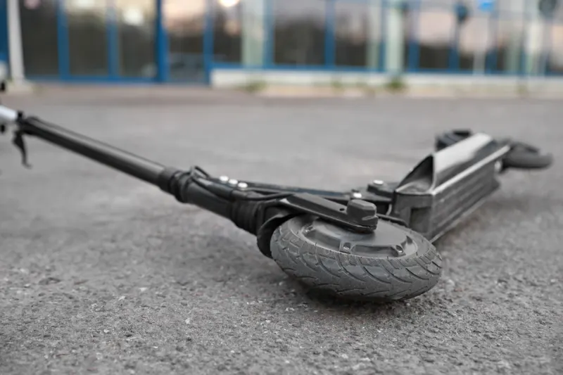 Bellinzona TI – E-Scooter-Fahrer bei Unfall schwer verletzt
