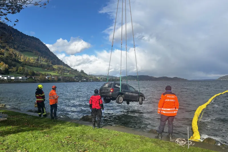 Arth SZ – Auto versinkt im Zugersee