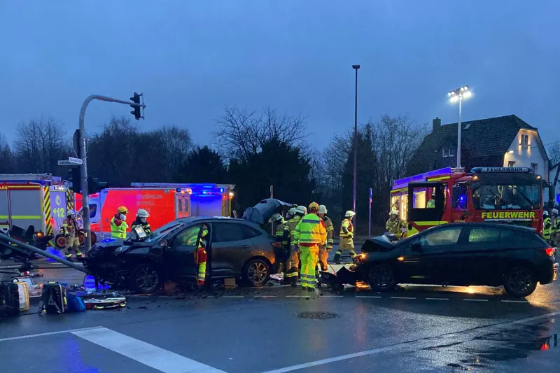 Haan – Ein Schwerverletzter nach Unfall im Kreuzungsbereich